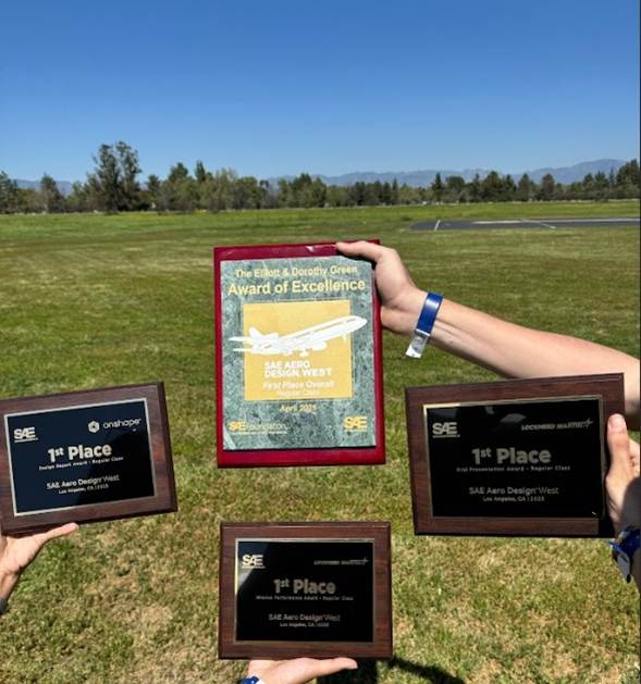 Prêmios conquistados pela Equipe Axé Fly da UFBA no Aero Design West 2025.