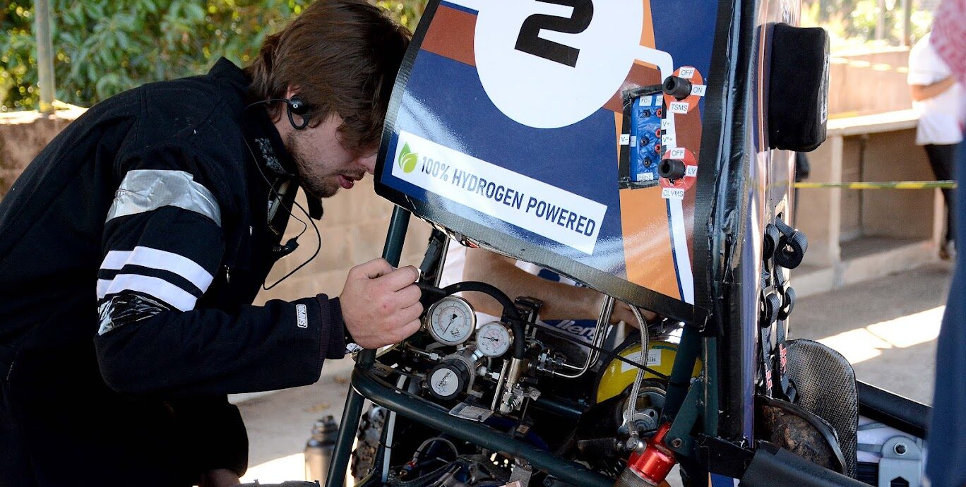Competição SAE BRASIL & BALLARD Student H2 Challenge desafia universitários na disputa com carros a hidrogênio