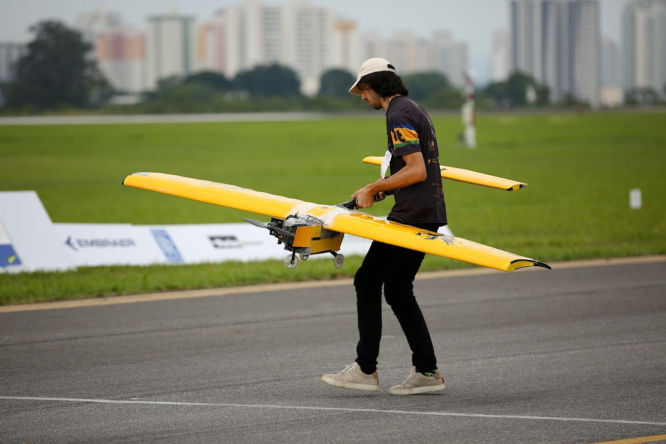 Competição SAE BRASIL AeroDesign: estudantes de engenharia enfrentam desafios do setor aeronáutico